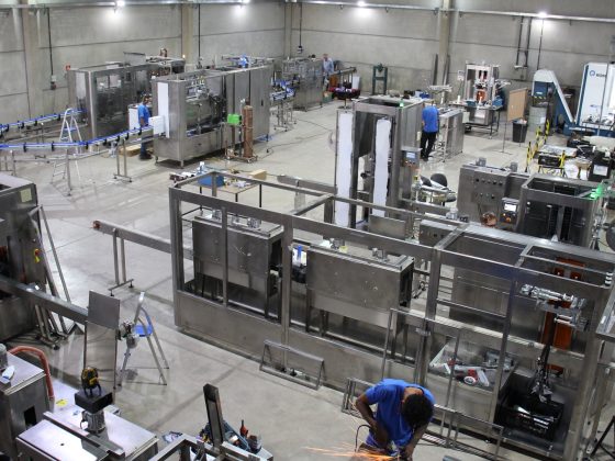 Rotuladoras sleeves: desempenho superior e economia para empresas industriais