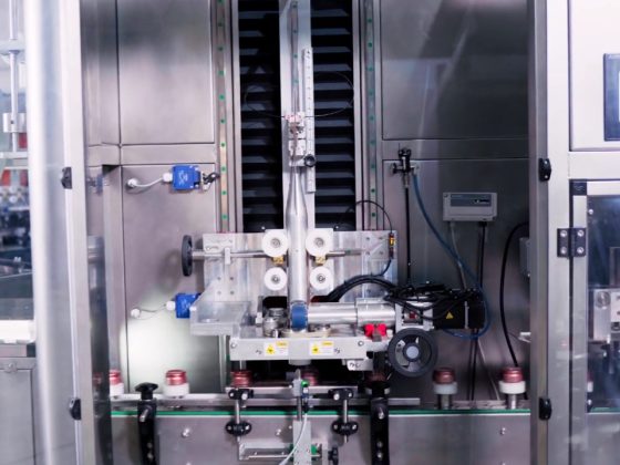 Rótulo sleeve com lacre de segurança: proteção, estética e confiança na embalagem